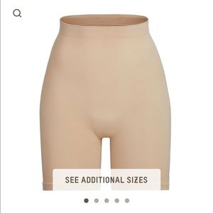 SKIMS SCULPTING SHORT MID THIGH